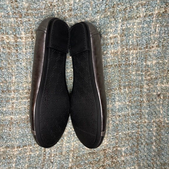 Vionic Caroll Metallic Ballet Flat w/ Concealed Orthotic Arch Support in Pewter - Picture 8 of 9